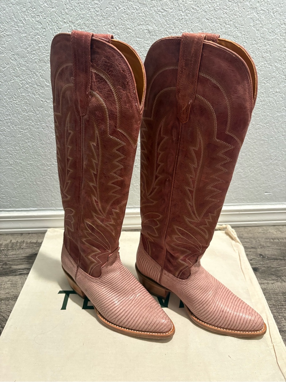 Tecovas Abby pink frost lizard boots size 5